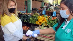 Los grandes supermercados duplican los precios de verduras