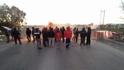 Protesta en ruta 7 por el remate de cerámica Neuquén