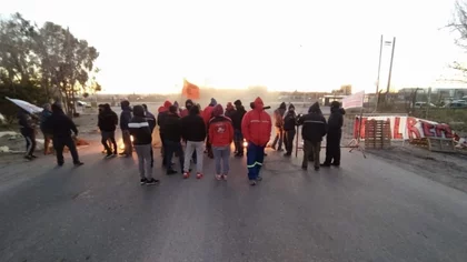 Protesta en ruta 7 por el remate de cerámica Neuquén