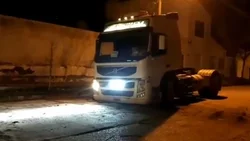 Camión cayó dentro de un bache en Provincias Unidas