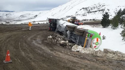 Volcó un camión con gas en la Cuesta del Rahue