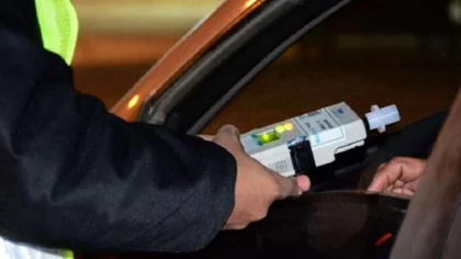 Secuestran auto a taxista alcoholizado en la madrugada