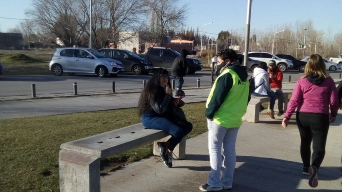 Evalúan prohibir las salidas de domingo en Neuquén