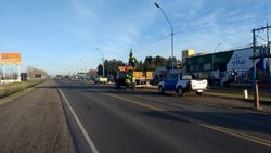 Mientras el ensanche espera, hacen bacheo en la 22