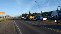 Mientras el ensanche espera, hacen bacheo en la 22