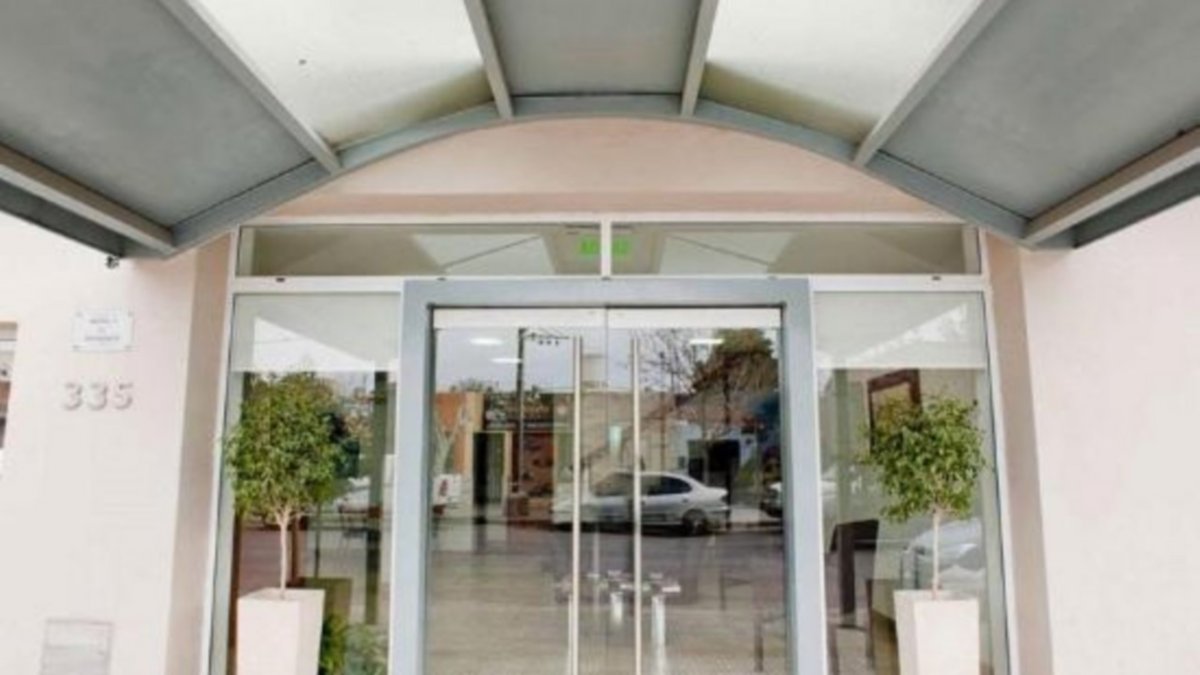 El virus cobró una víctima tradicional: el hotel Huemul