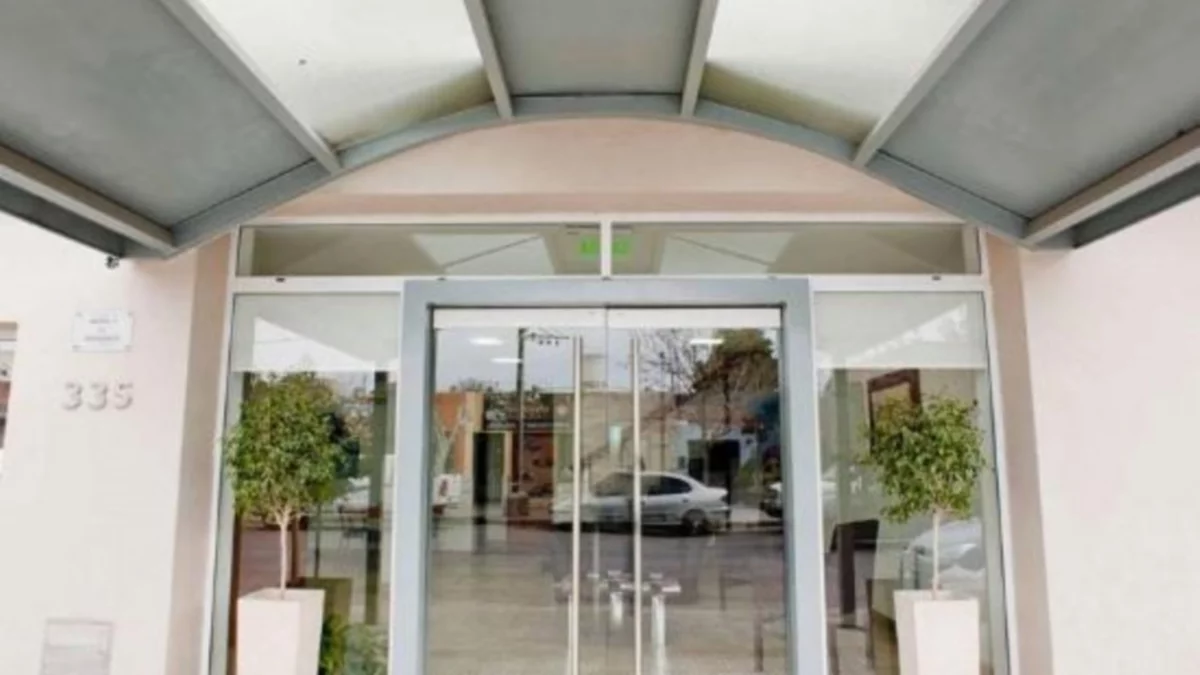 El virus cobró una víctima tradicional: el hotel Huemul