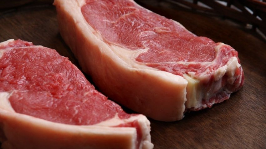 Increíble: trozo de carne cobra vida antes de ser cocinado