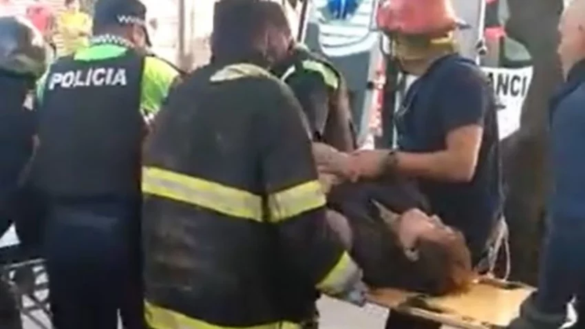 Dormía, cedió el piso, y cayó a un pozo ciego de 5 metros