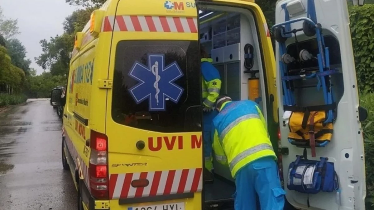 Lo atravesó un rayo en el jardín por salir con paraguas