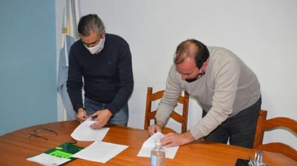 Dos intendentes de Río Negro aislados