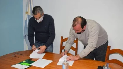 Dos intendentes de Río Negro aislados