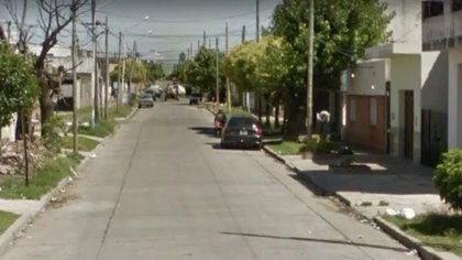 Le pegaron a una embarazada y balearon a su mamá para robarles el auto