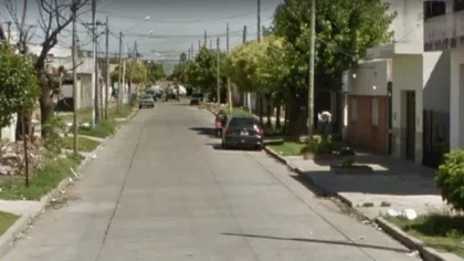 Le pegaron a una embarazada y balearon a su mamá para robarles el auto
