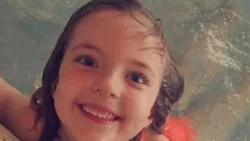 Ataron a su hija de 8 años por hacerse pis en la cama: murió ahogada