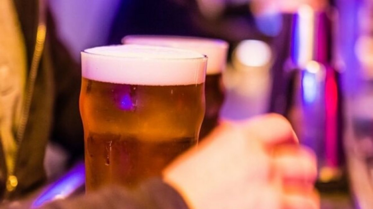 No pudieron comprar cerveza y destrozaron todo