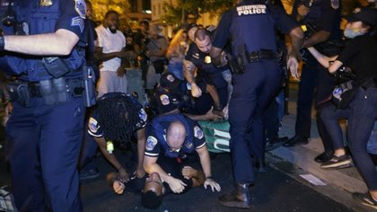 Un policía mató de un balazo a un afroamericano de 18 años