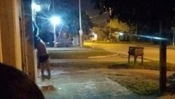 Entró a robar, quedó enganchado de la reja y lo rescató la policía