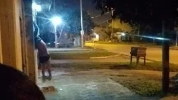Entró a robar, quedó enganchado de la reja y lo rescató la policía