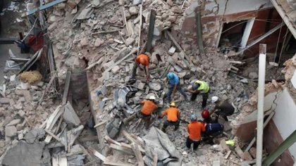 ¿Milagro? Detectan posibles señales de vida bajo los escombros