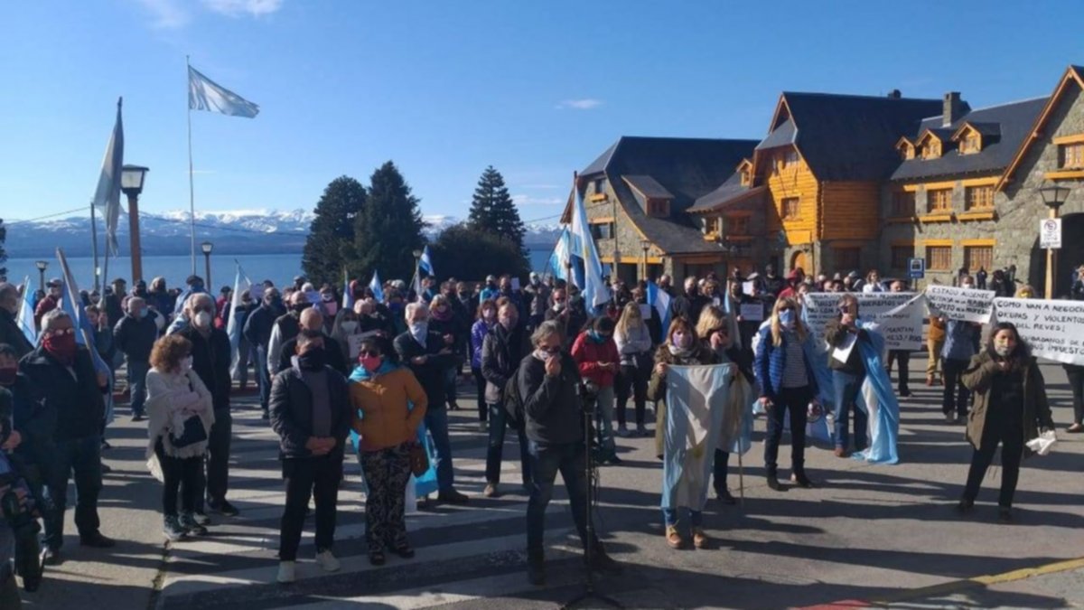 Bariloche volvió a marchar por Villa Mascardi