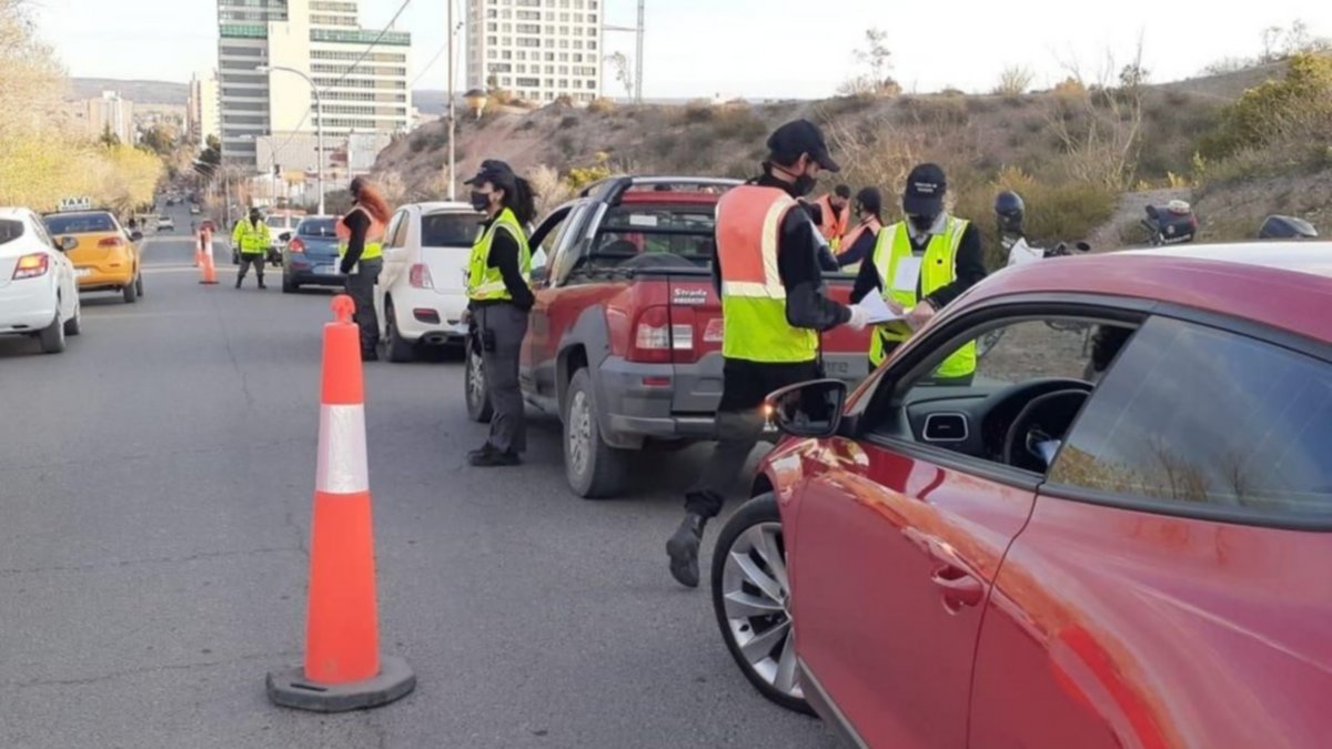 Neuquén bajo control: secuestran 25 autos y demoran personas