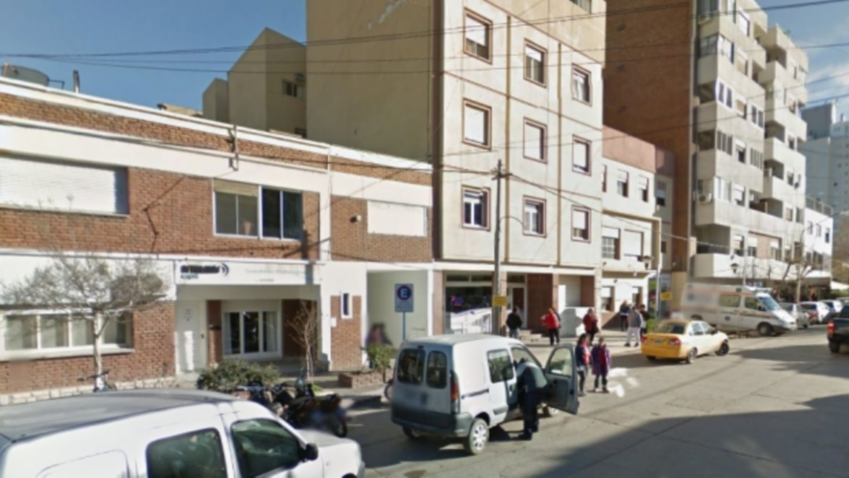 En Clínica Pasteur hay camas bloqueadas por falta de personal