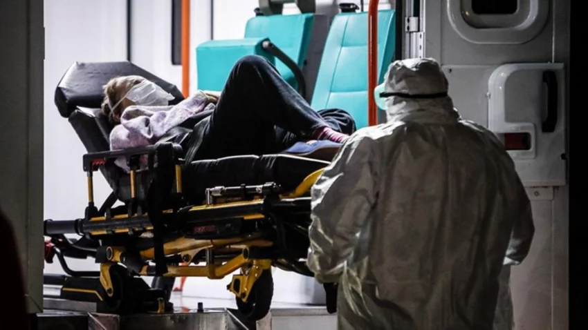 Un chofer de ambulancia violó a una paciente con coronavirus