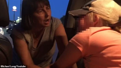 "El novio de mamá me toca y ella nos mira"