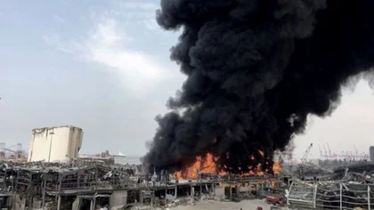 A un mes de la explosión, otro incendio en el puerto de Beirut
