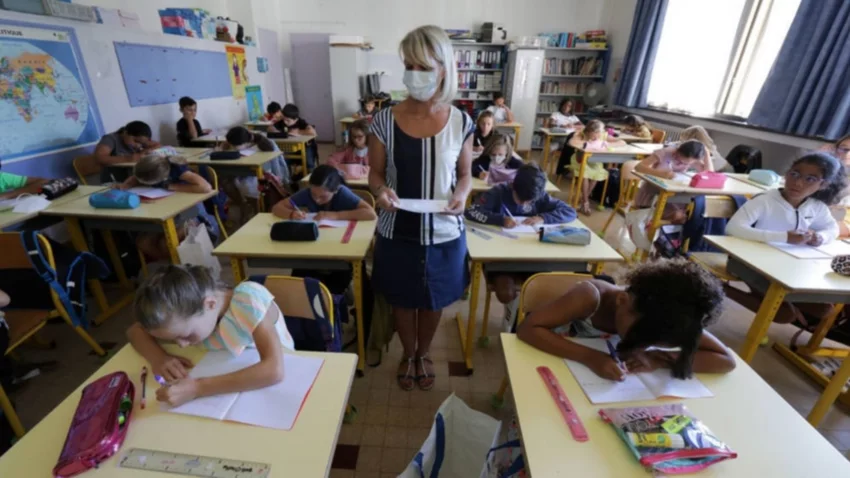 Más 13 mil docentes con coronavirus a días del reinicio de clases