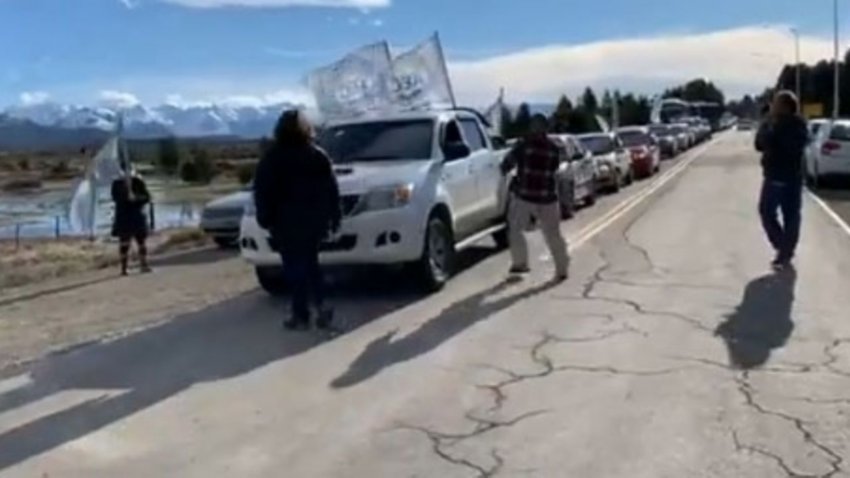 Realizaron un abrazo al aeropuerto de Bariloche