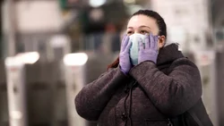 ¿Los contagiados transmiten el virus por 90 días?