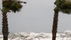 El huracán Sally llegó a Alabama con vientos de 165 km/h