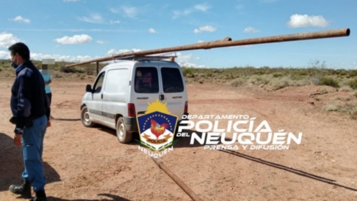 Lo pescaron robando caños en un pozo petrolero