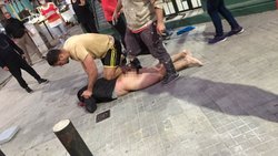 Lincharon y desnudaron a ladrón que atacó a embarazada