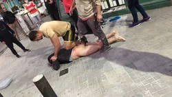Lincharon y desnudaron a ladrón que atacó a embarazada