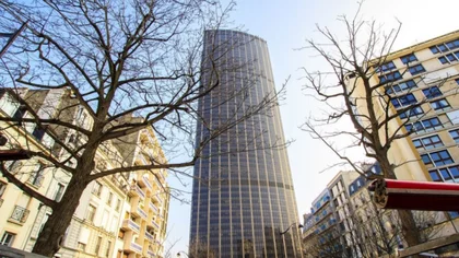 Intentó escalar el edificio más alto de París sin seguridad