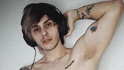 Un desnudo "cuidado" del hijo del Presidente