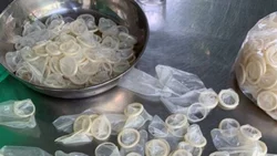 Escándalo: Lavaban y revendían preservativos usados