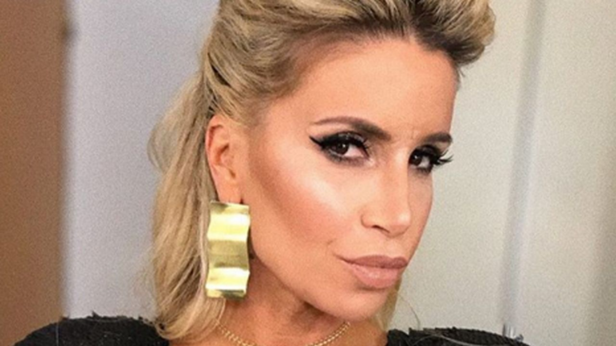 Flor Peña se lanzó como "cantante" y tiene mucha "actitud"