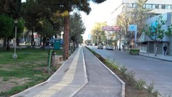 Avanza la bicisenda desde la barda hasta el río