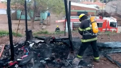 Disparos, barricadas y casilla incendiada en Centenario