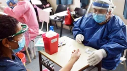 Testean al personal de Salud para saber si tuvieron Covid
