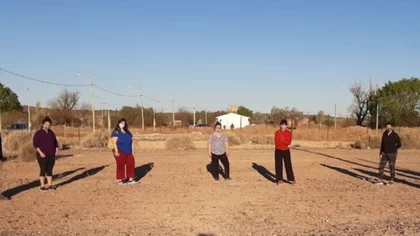 Pasan la noche en el auto para que no les usurpen el terreno
