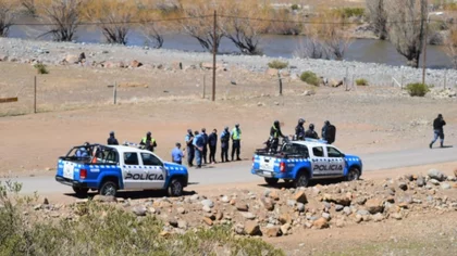 Desalojo y detenciones en Nahueve, por la represa