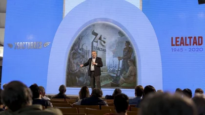 Fernández presidió el acto de la lealtad, pero sin Cristina