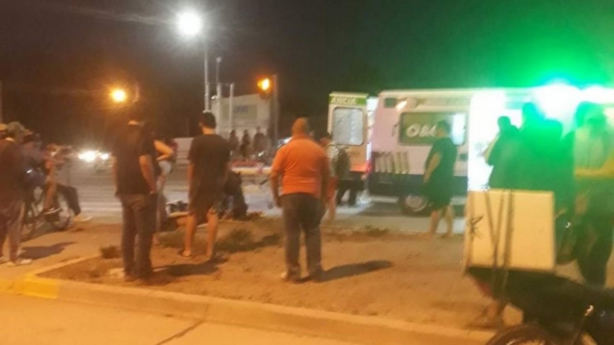 Atropellaron a un skater en Neuquén; está muy grave