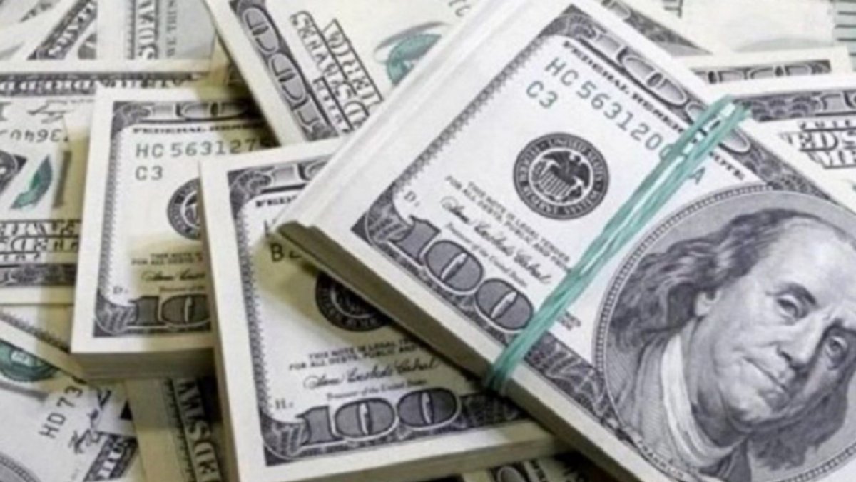 El dólar imparable obligó a vender reservas