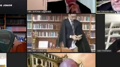 Primero el diputado... ¡Ahora un Juez en calzoncillos por Zoom!
